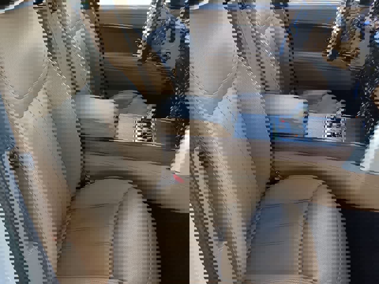 Certified 2023 Land Rover Range Rover Long Wheelbase Autobiography image 23