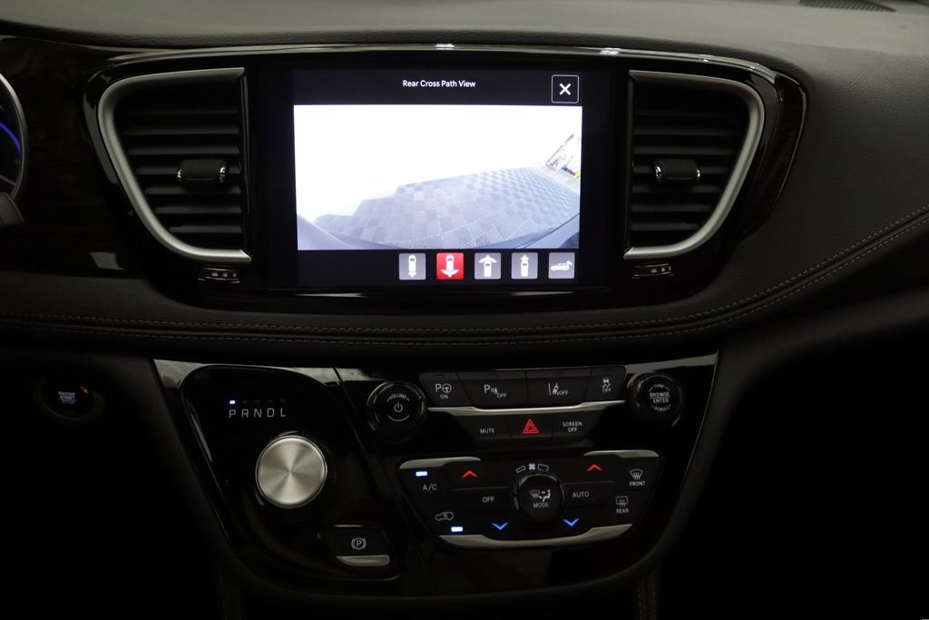 Used 2023 Chrysler Pacifica Pinnacle FWD image 26