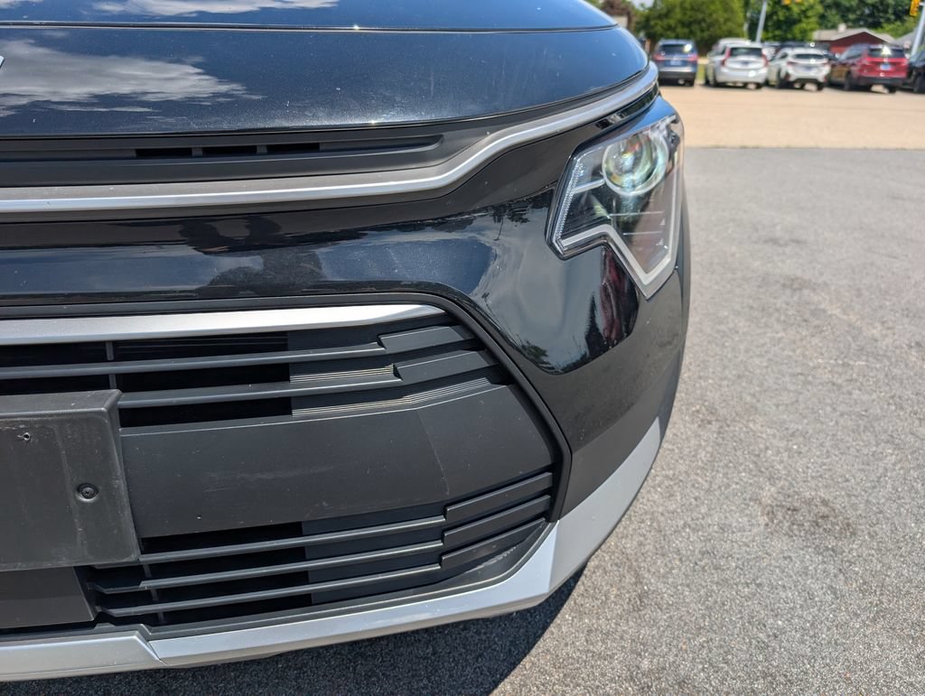 Used 2025 Kia Niro EX w/ EX Cold Weather Package FWD image 11
