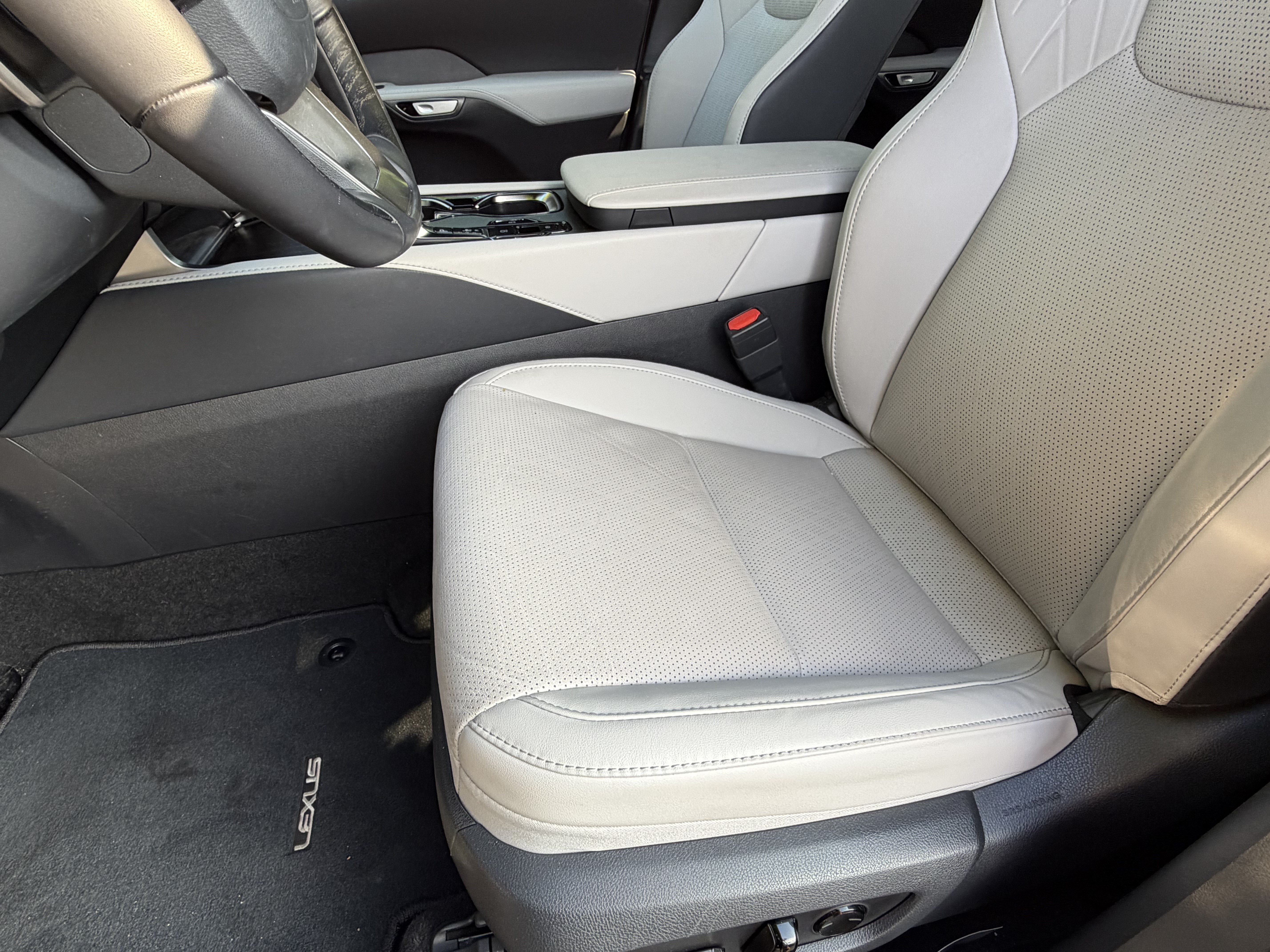 Used 2025 Lexus RX 350 Premium Plus w/ Accessory Package (Z1) FWD image 16