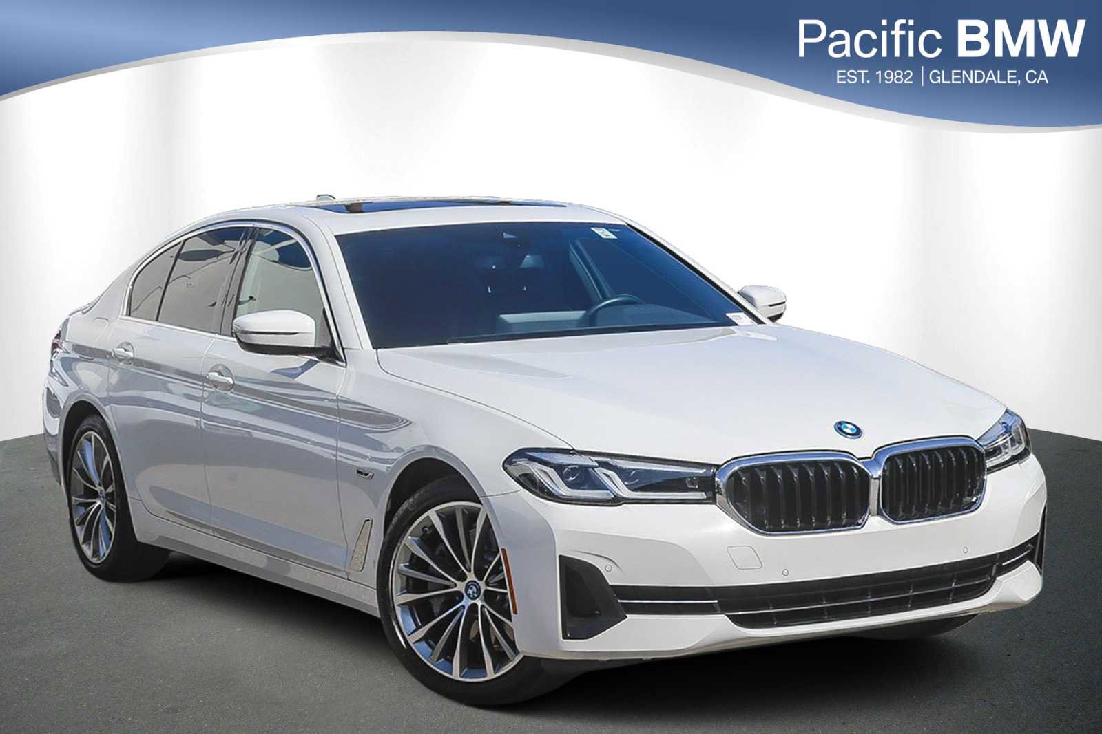 Used 2023 BMW 530e w/ Convenience Package image 1