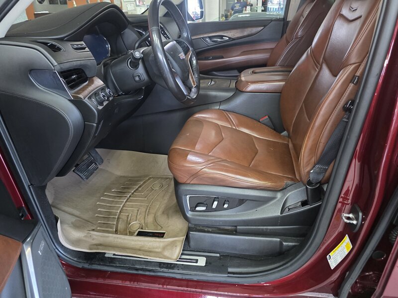 Used 2019 Cadillac Escalade Premium Luxury AWD/4WD image 23