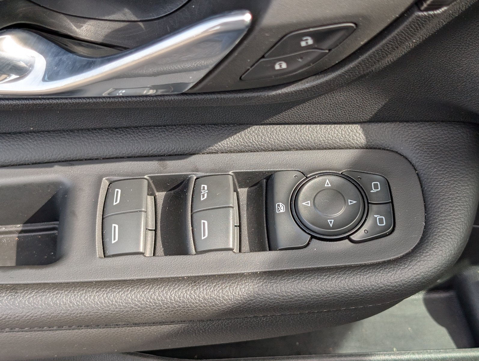 Used 2023 GMC Terrain SLE w/ Driver Convenience Package FWD image 16