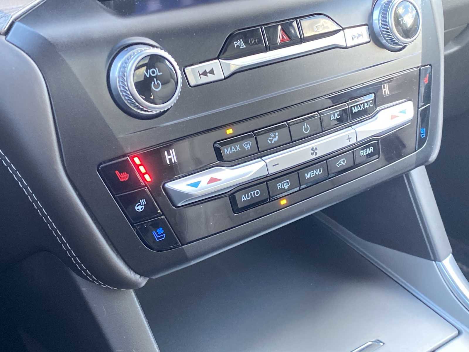 Used 2020 Ford Explorer Platinum w/ Premium Technology Package image 27