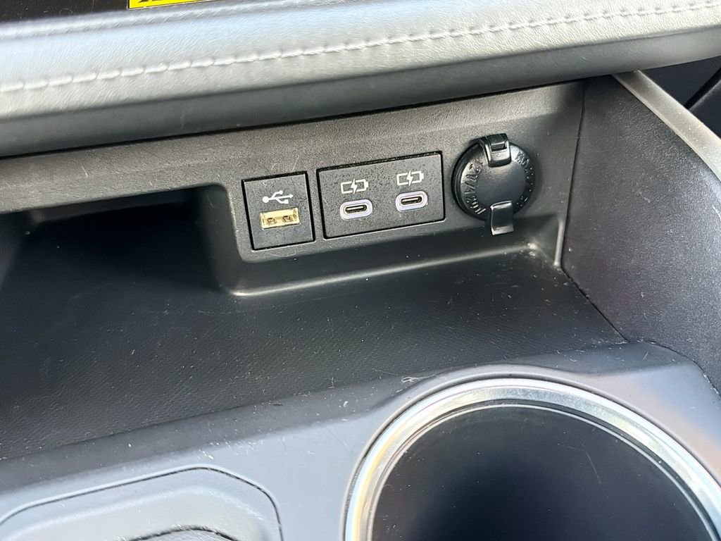 Used 2023 Toyota Highlander XLE FWD image 32