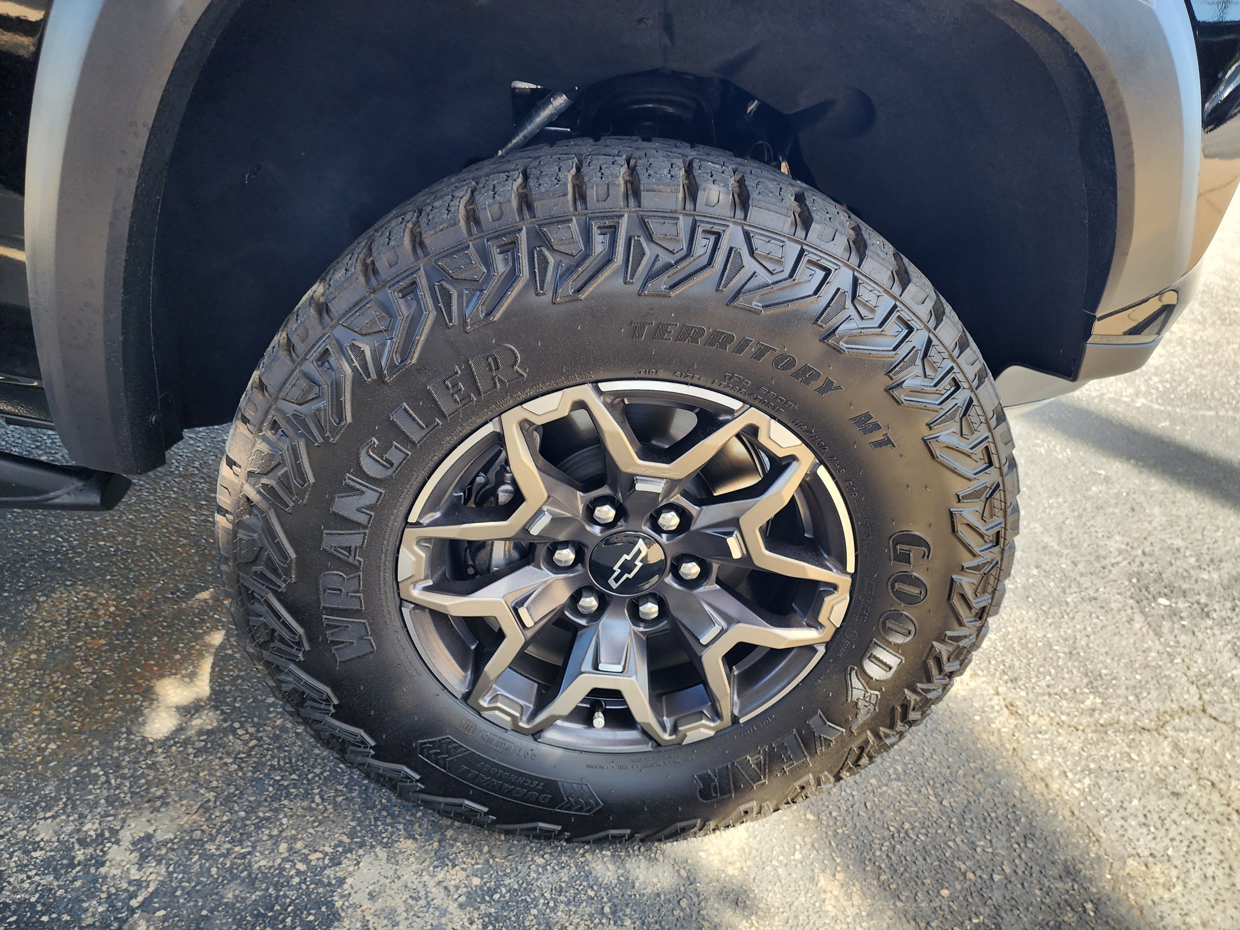 Used 2024 Chevrolet Colorado ZR2 w/ ZR2 Convenience Package III AWD/4WD image 7