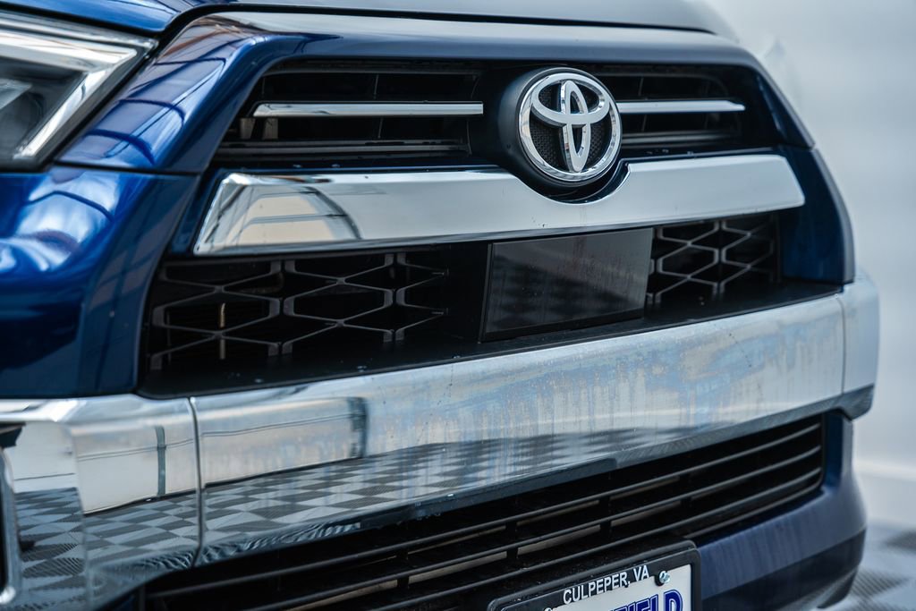 Used 2020 Toyota 4Runner Limited AWD/4WD image 12