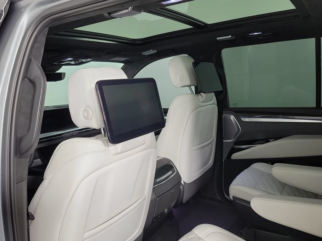 Used 2025 Cadillac Escalade V AWD/4WD image 11