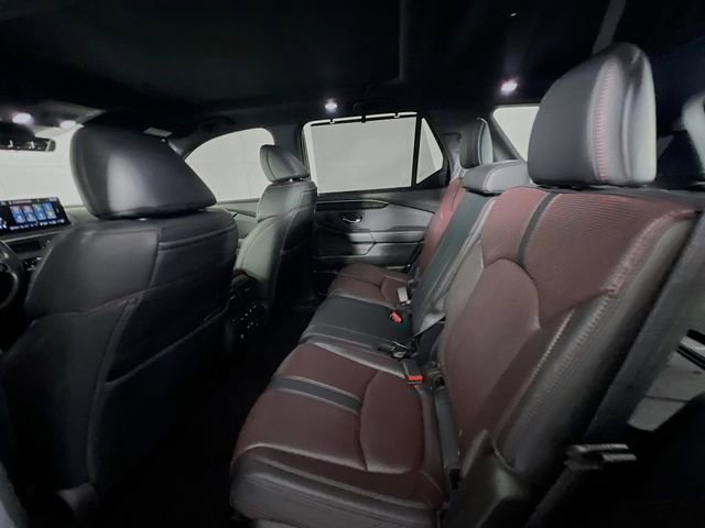 Used 2025 Honda Pilot Black Edition image 27