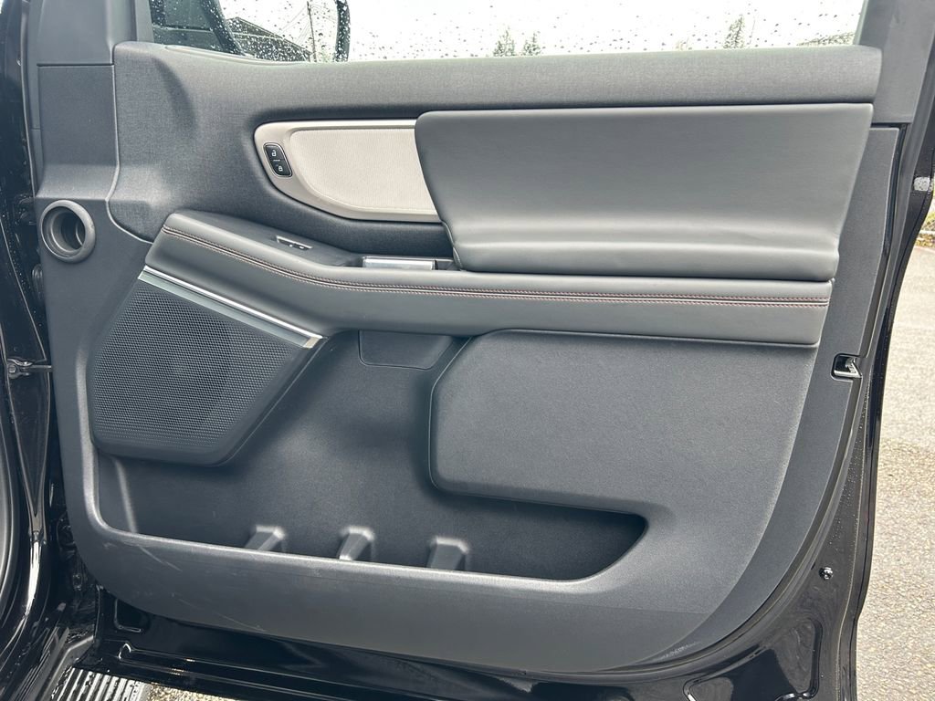 Used 2025 Ford Expedition Active image 25