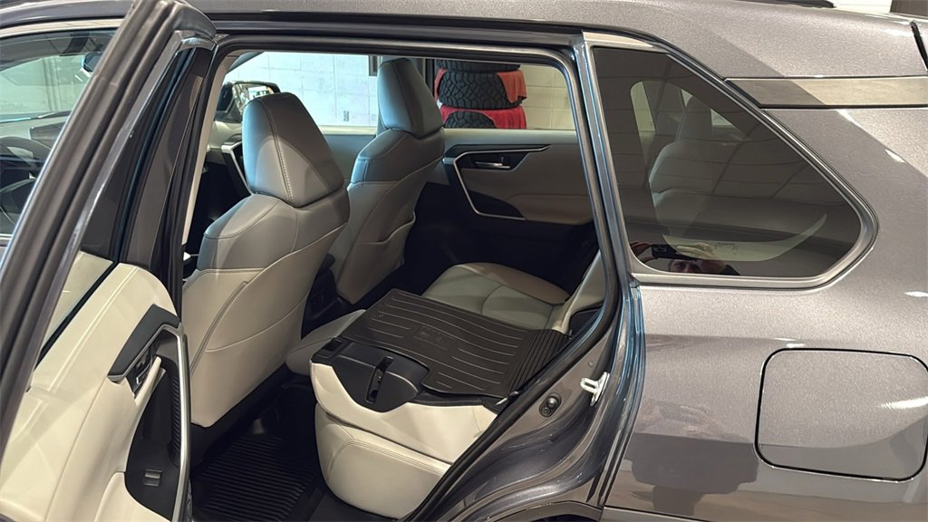 Used 2019 Toyota RAV4 XLE Premium image 20