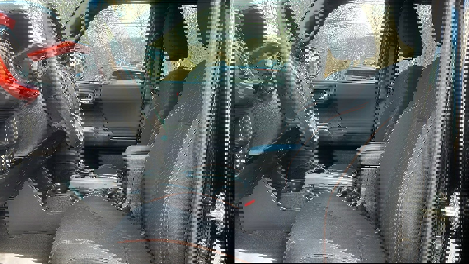 Used 2017 Toyota Tacoma TRD Sport image 12