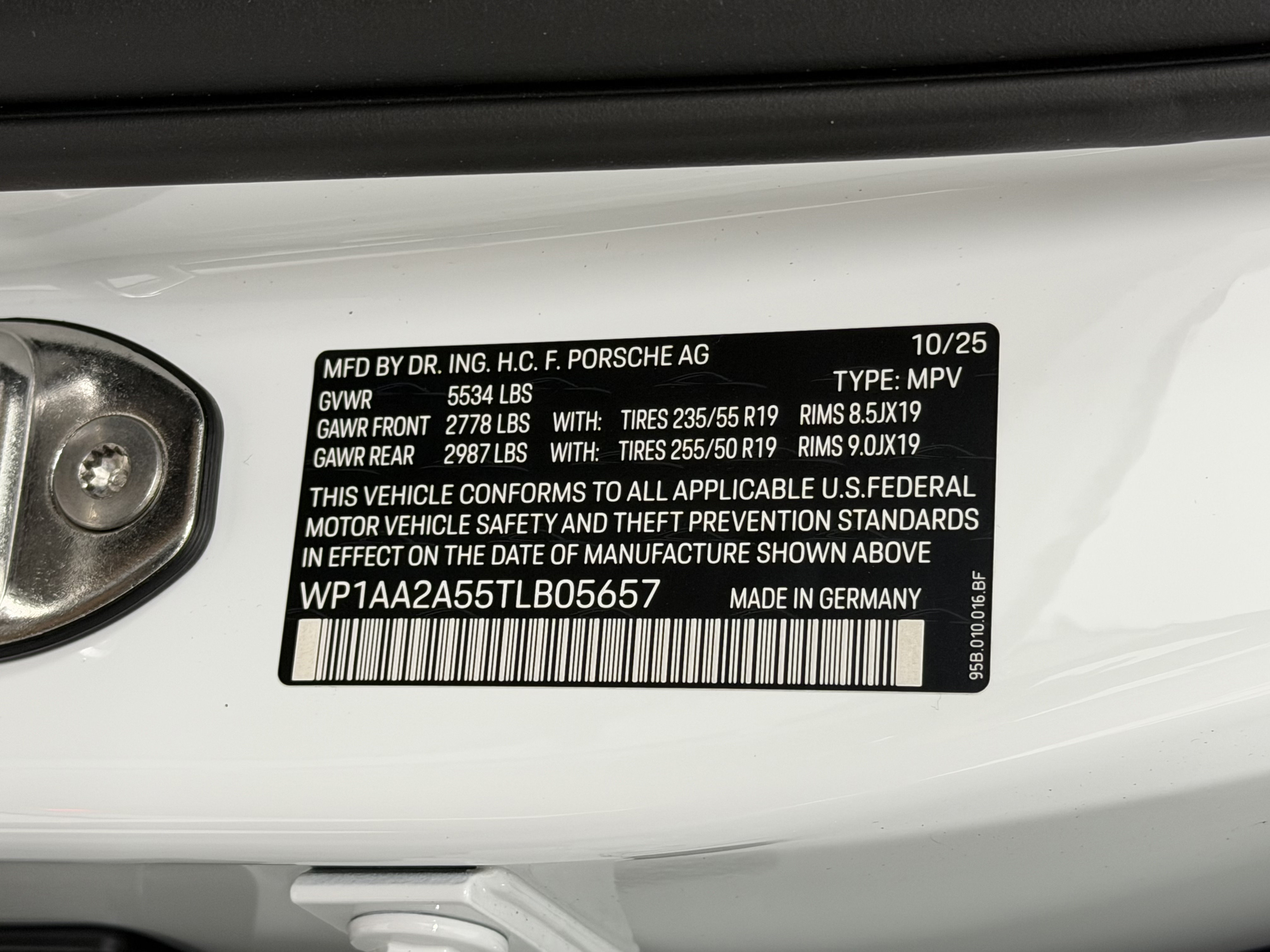 Certified 2026 Porsche Macan AWD/4WD image 56