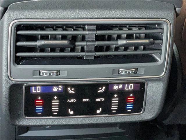 Used 2022 Audi Q8 Prestige w/ Prestige Package image 17