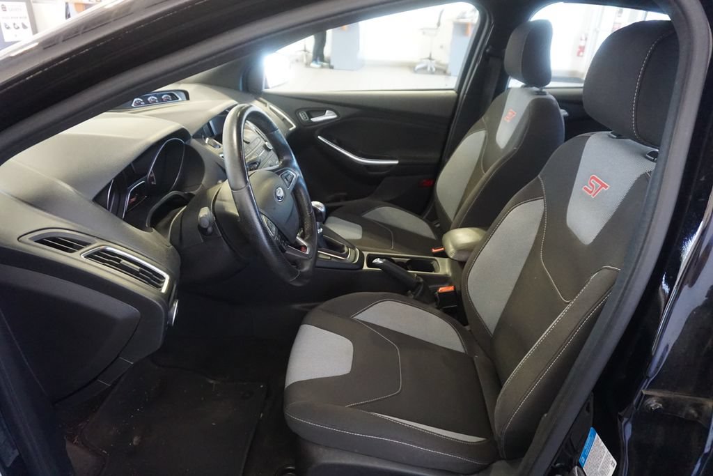 Used 2018 Ford Focus ST FWD image 15