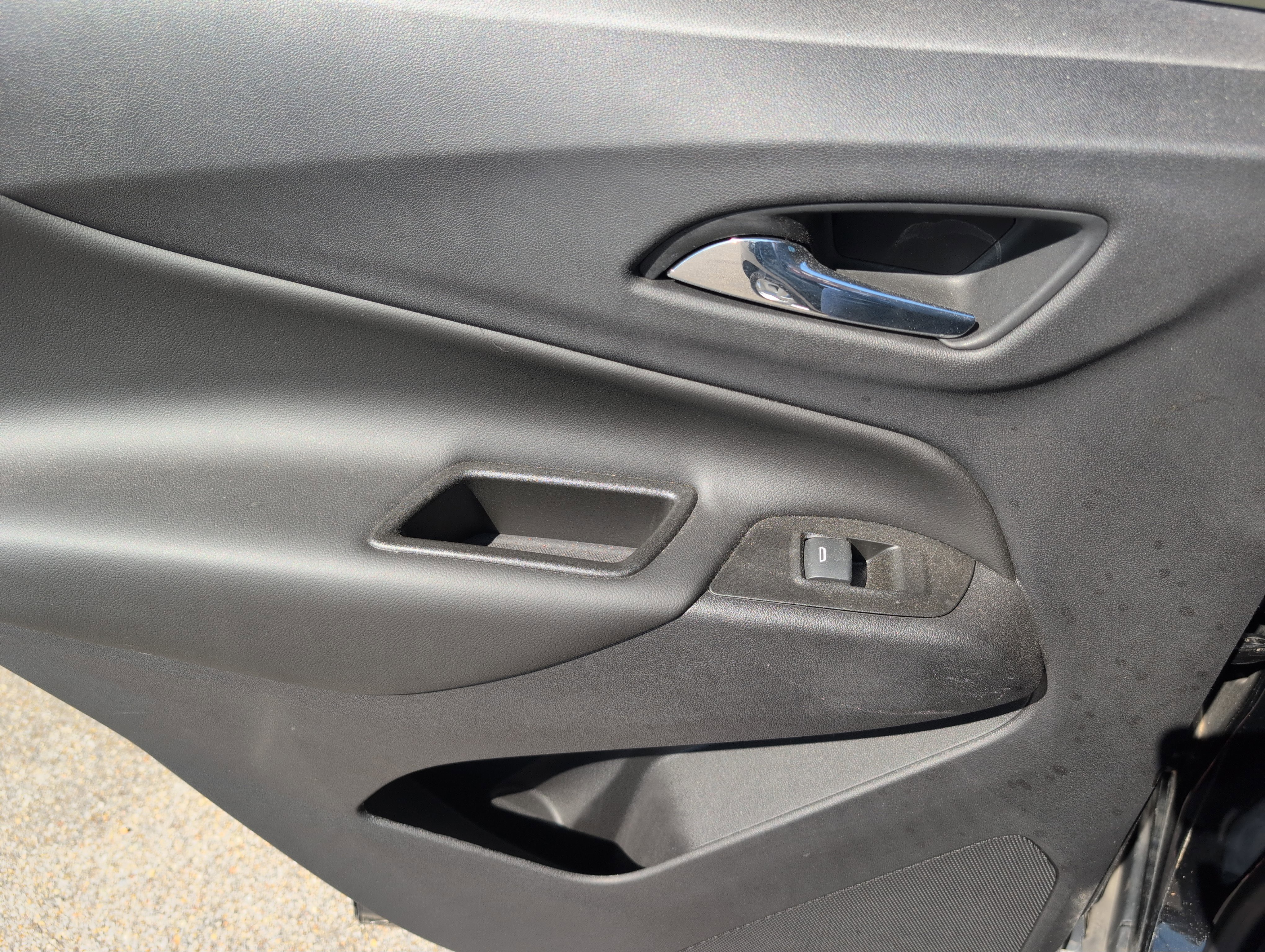 Used 2020 Chevrolet Equinox LT image 32