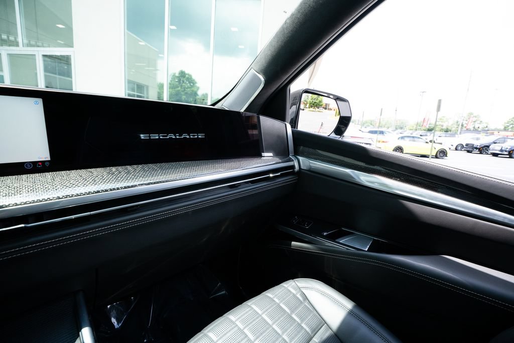 Used 2025 Cadillac Escalade V AWD/4WD image 39