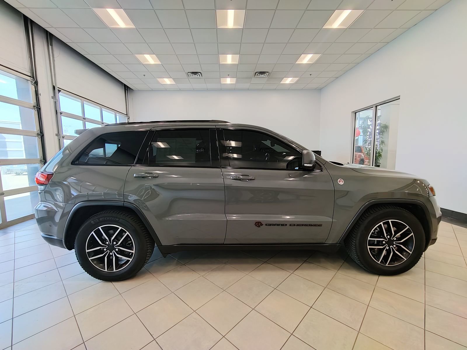 Used 2021 Jeep Grand Cherokee Trailhawk w/ Trailhawk Luxury Group image 2