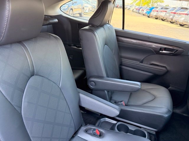 Used 2024 Toyota Highlander Platinum AWD/4WD image 15