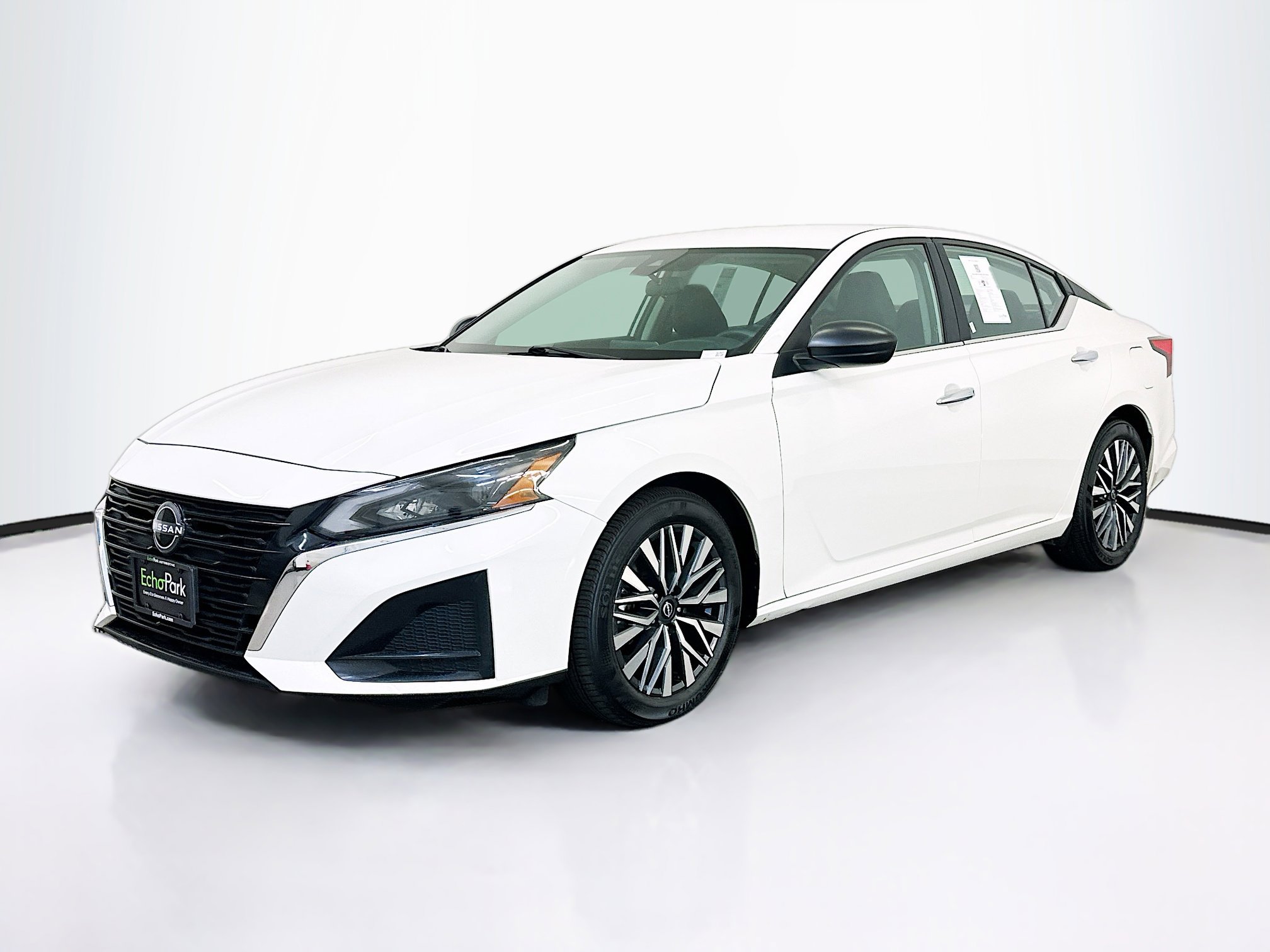 Used 2025 Nissan Altima 2.5 SV image 3