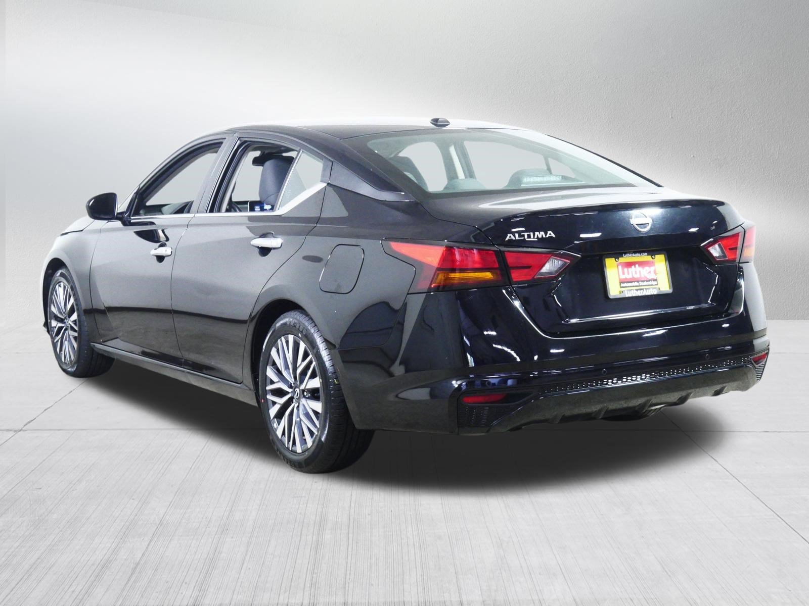 Used 2025 Nissan Altima 2.5 SV FWD image 5