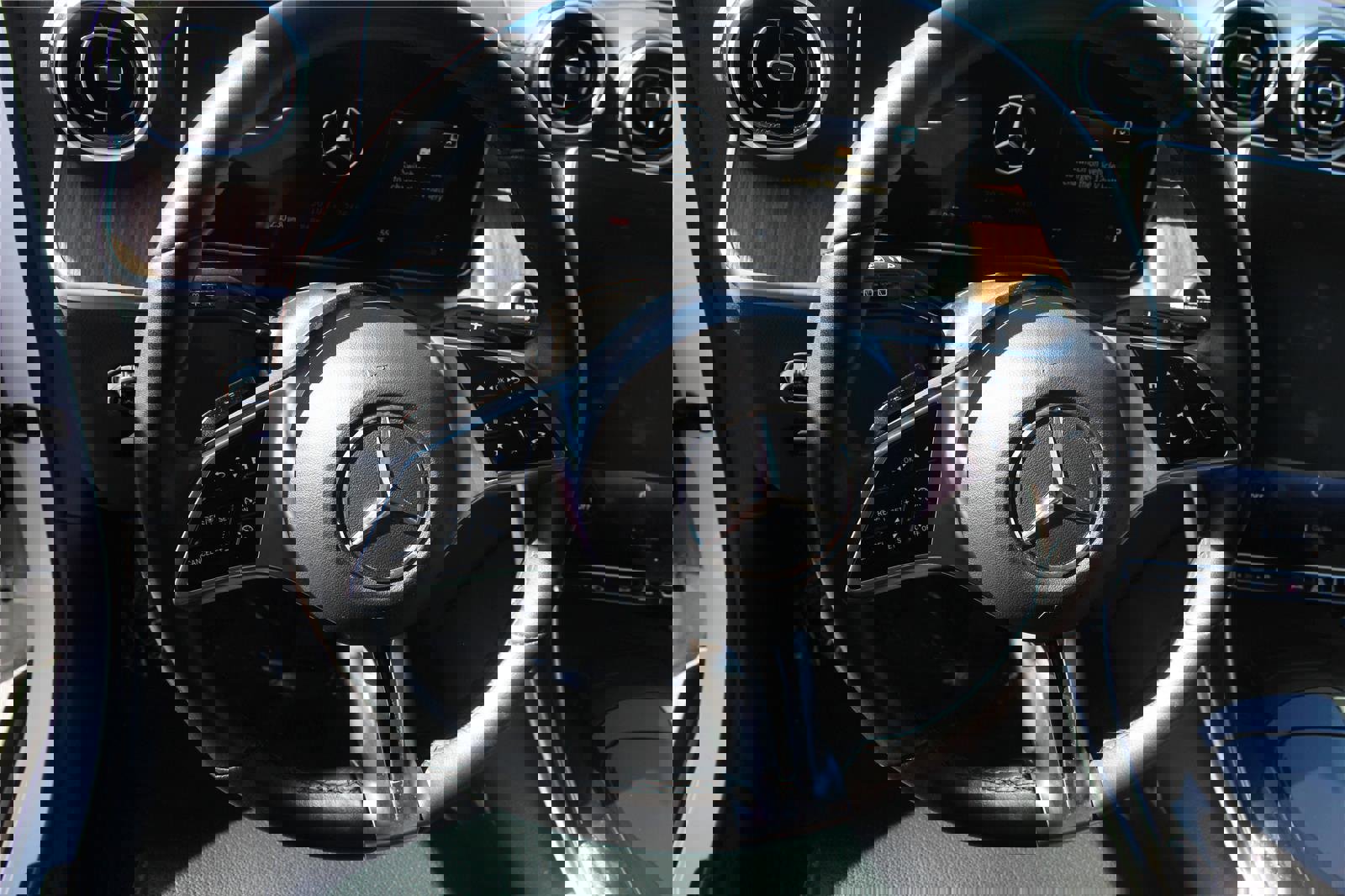 Used 2024 Mercedes-Benz GLC 300 4MATIC image 28