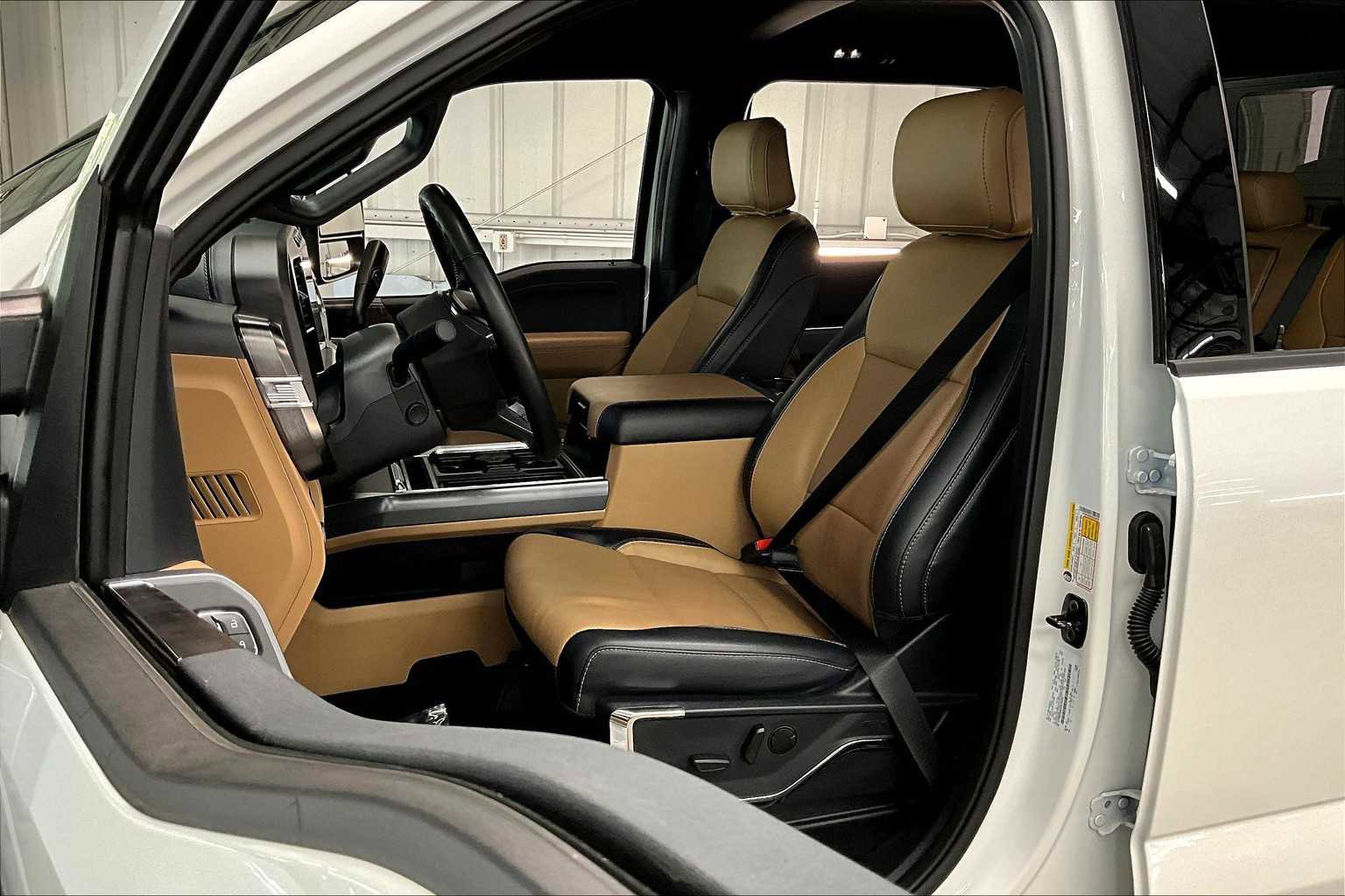 Used 2024 Ford F350 Lariat image 26