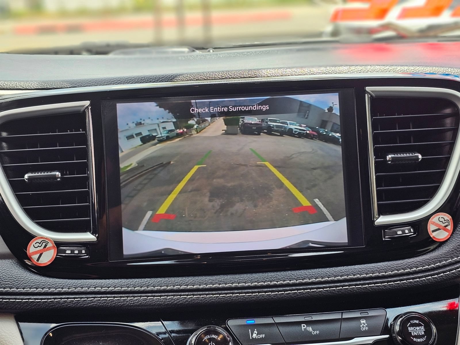 Used 2024 Chrysler Pacifica Limited FWD image 14