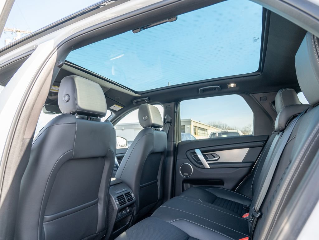 Certified 2025 Land Rover Discovery Sport Dynamic SE AWD/4WD image 32