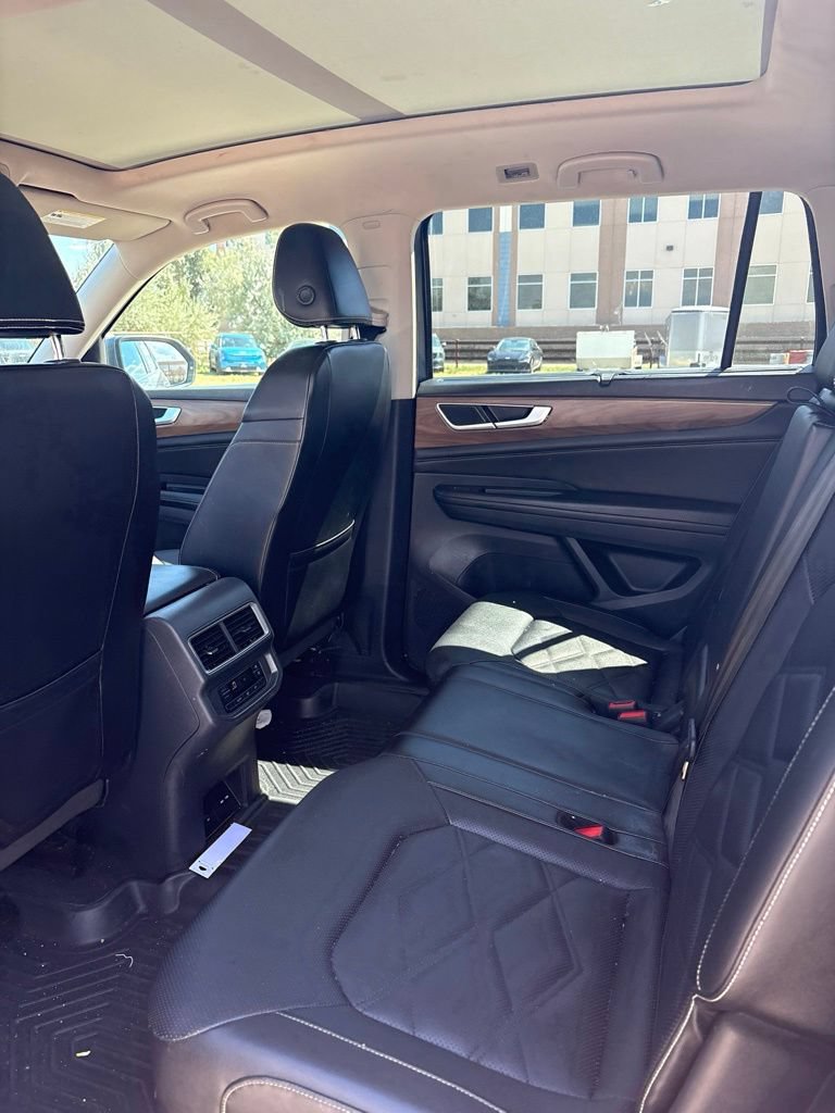 Used 2024 Volkswagen Atlas SE AWD/4WD image 10