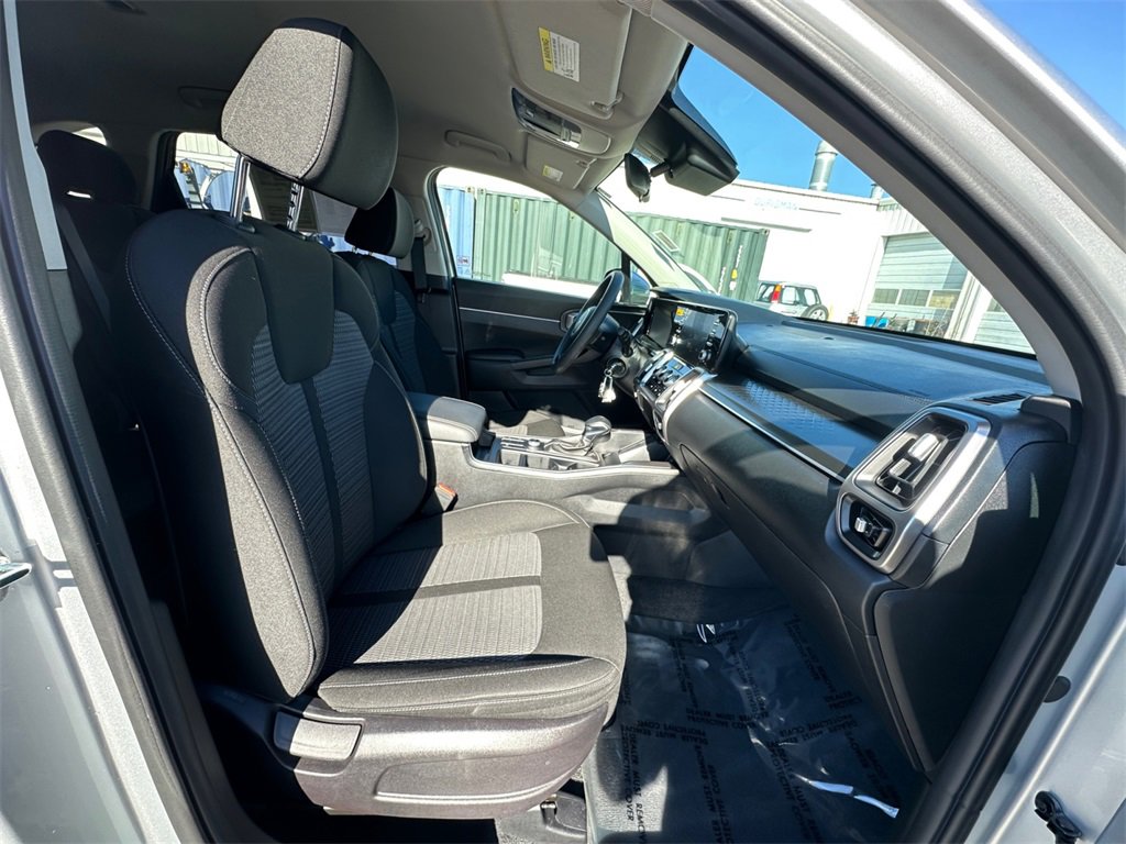 Used 2022 Kia Sorento LX image 24