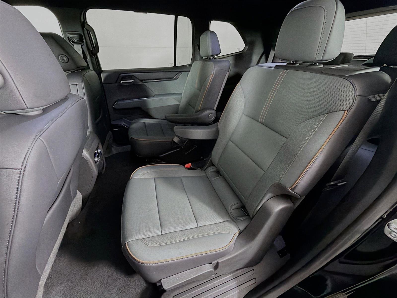 Used 2025 GMC Acadia AT4 AWD/4WD image 26