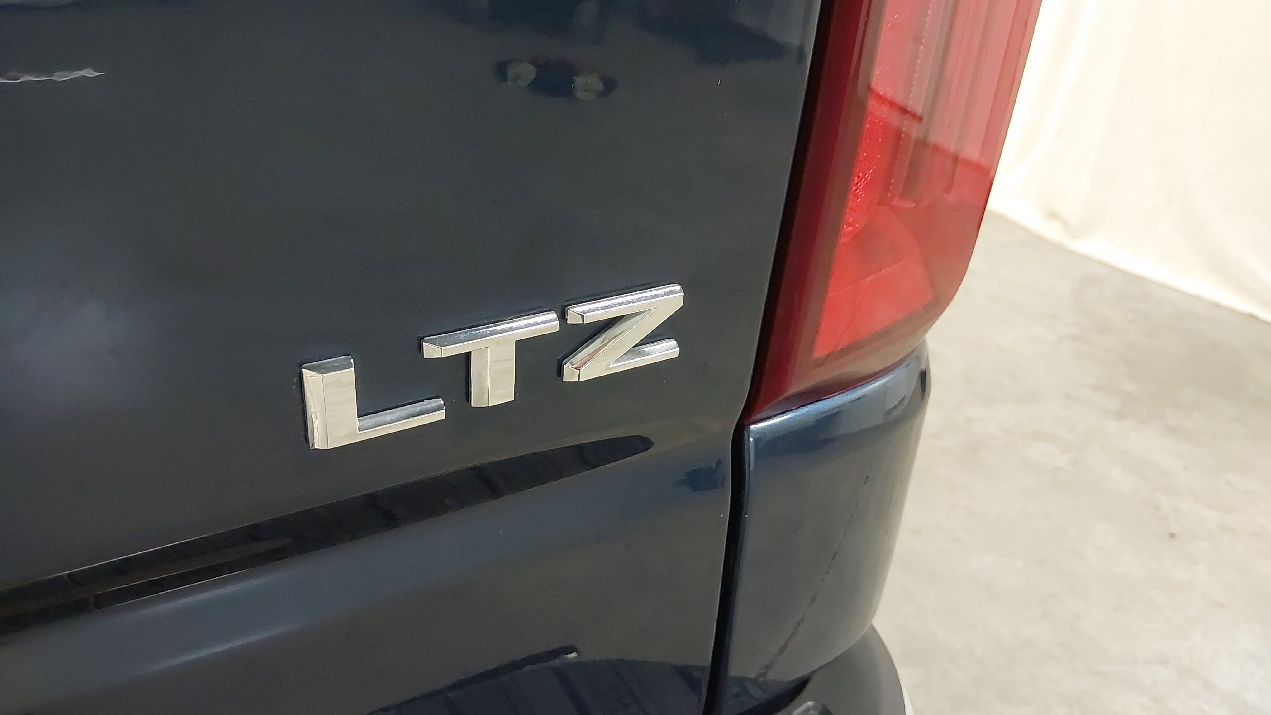Used 2021 Chevrolet Silverado 1500 LTZ AWD/4WD image 32