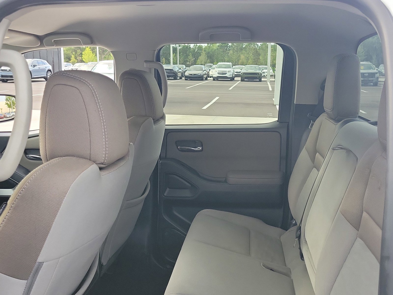 Used 2022 Nissan Frontier SV w/ Technology Package image 27
