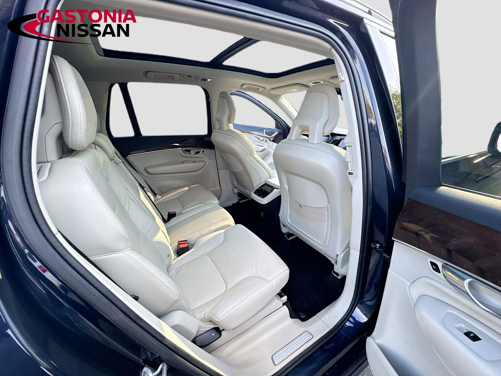 Used 2016 Volvo XC90 T6 Momentum w/ Momentum Plus Package image 35