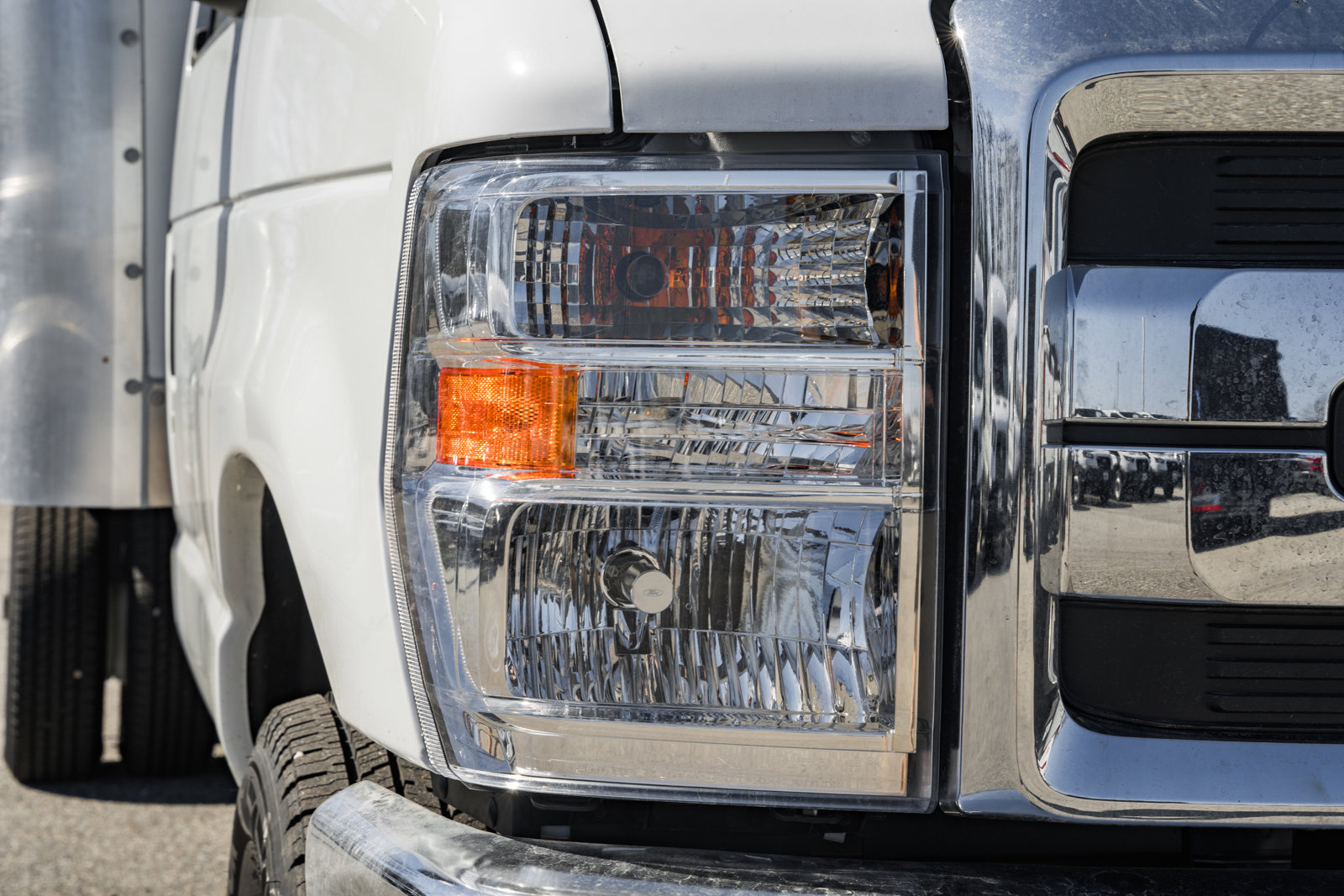 New 2026 Ford E-450 and Econoline 450 Super Duty w/ Power Equipment Group RWD image 13