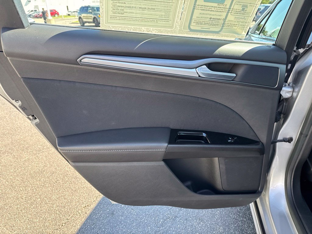 Used 2016 Ford Fusion SE FWD image 31
