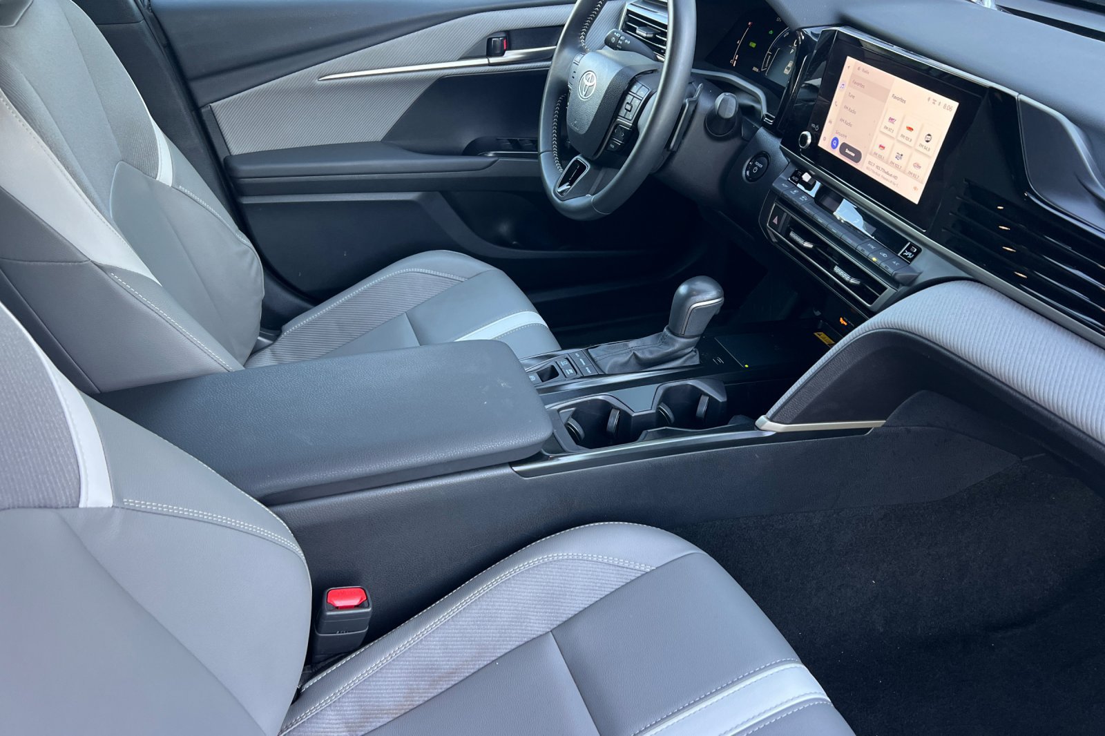 Certified 2025 Toyota Camry SE FWD image 15
