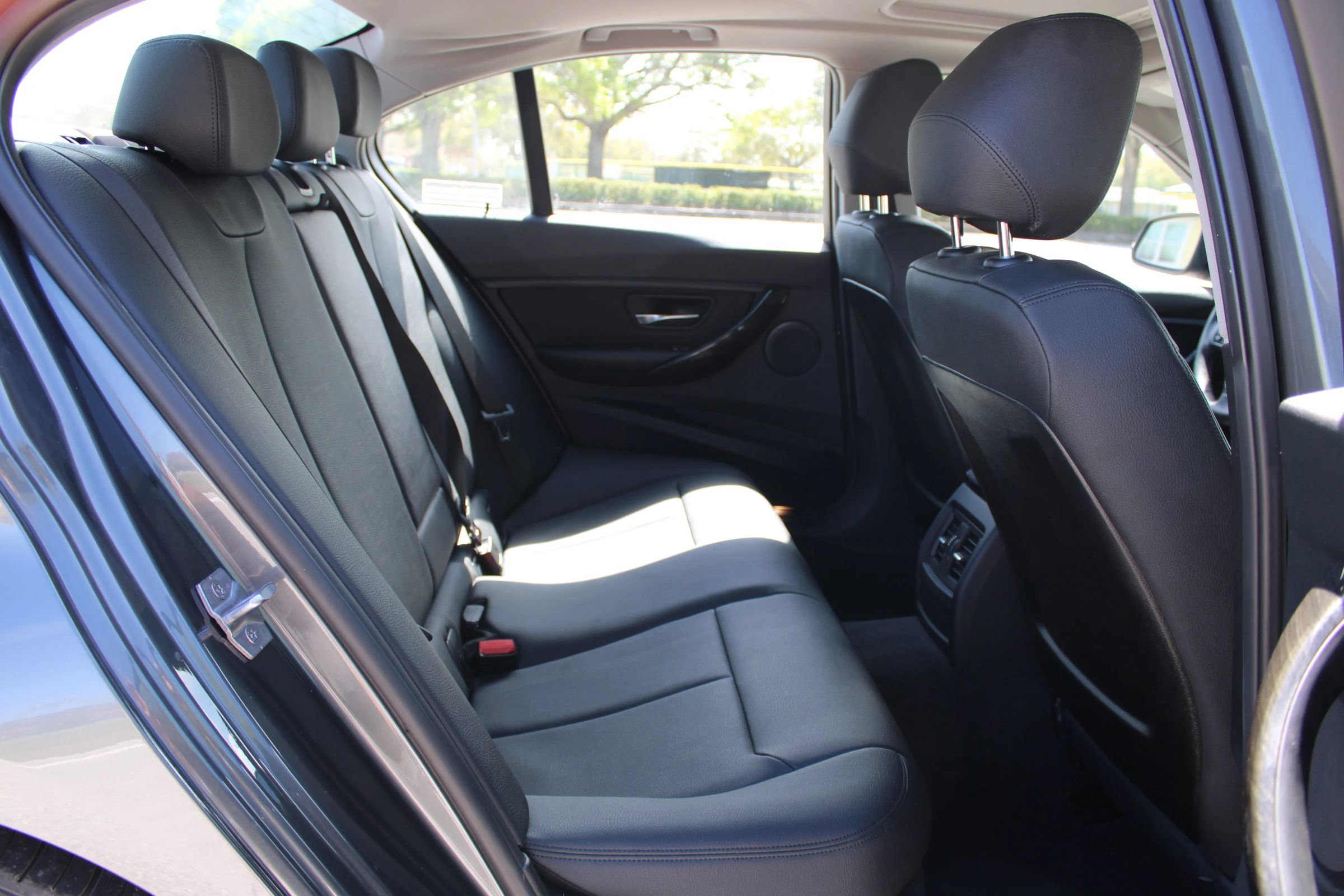 Used 2015 BMW 320i Sedan image 19