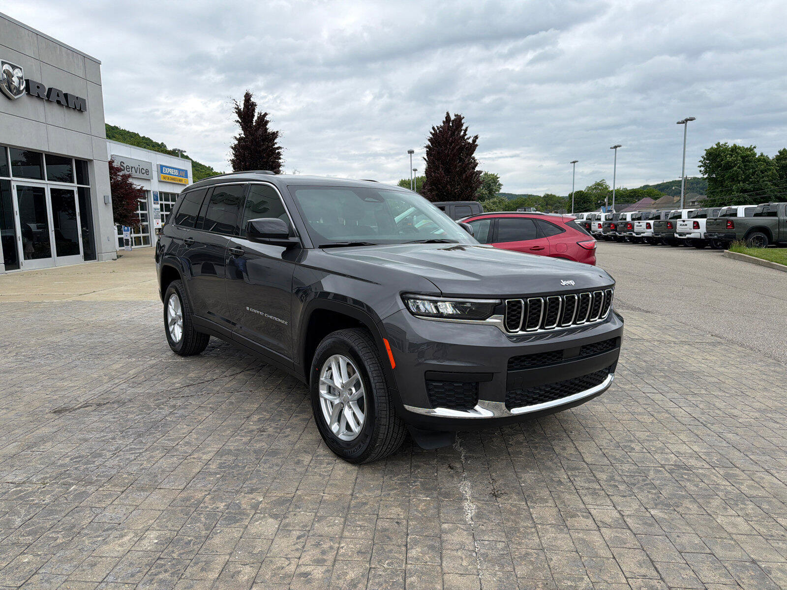 New 2026 Jeep Grand Cherokee L 4WD image 2