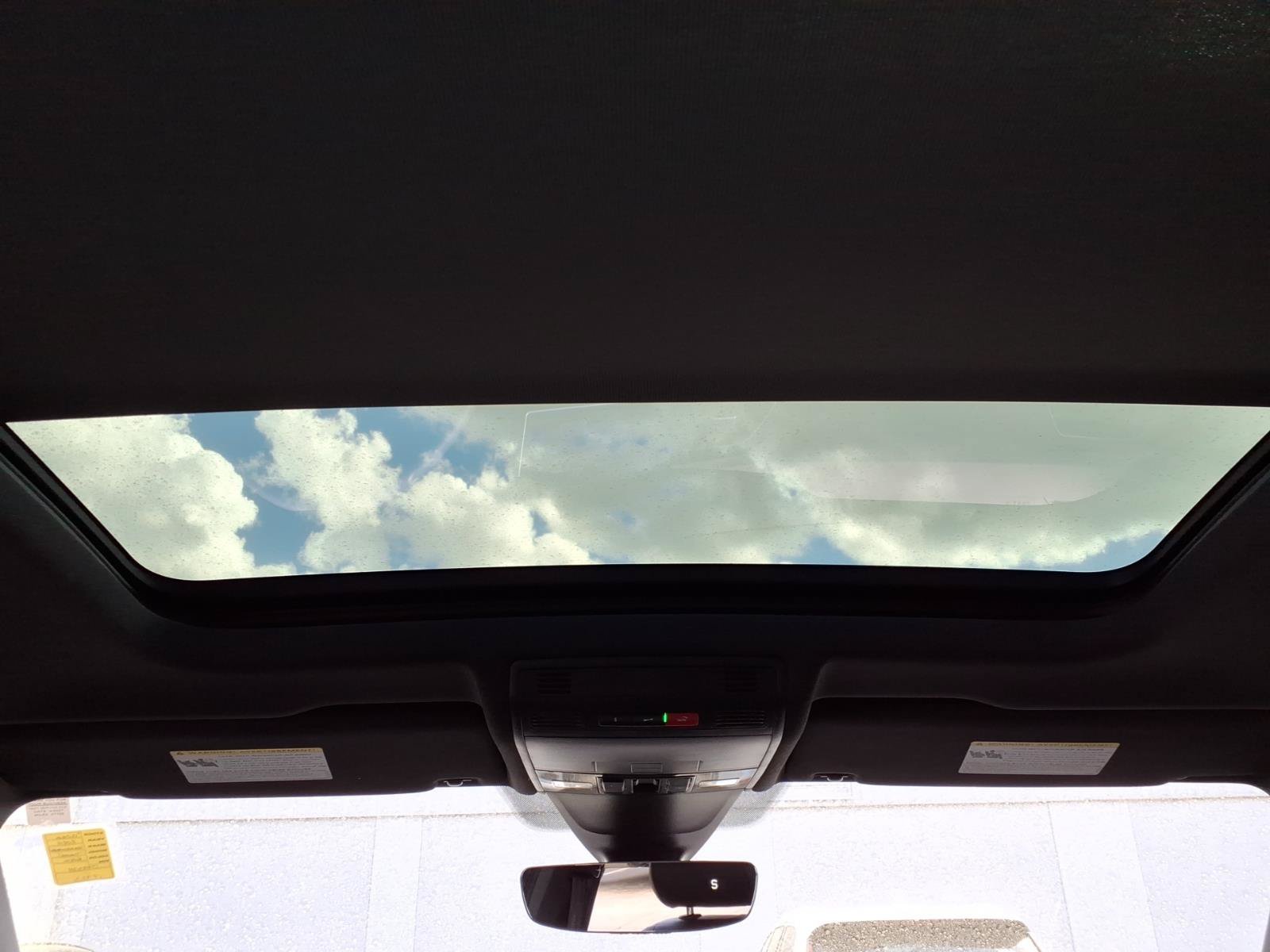 Used 2024 Volkswagen Tiguan SE R-Line FWD image 16