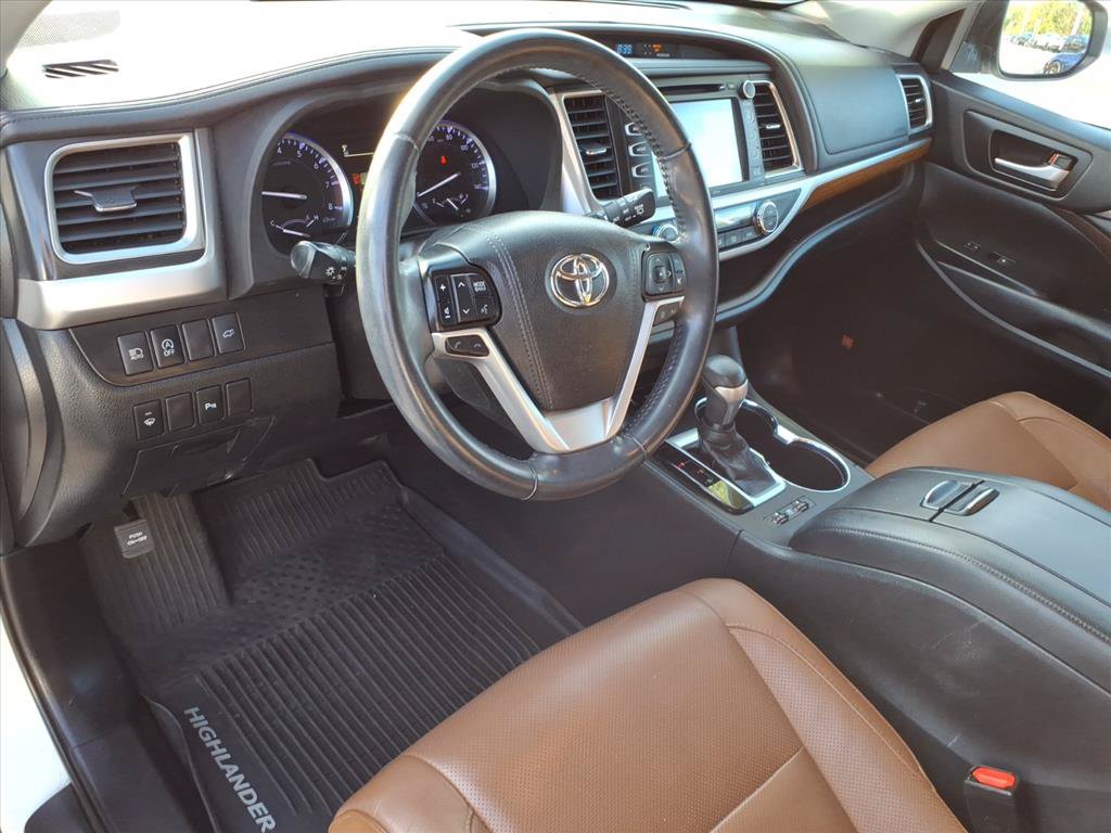 Used 2019 Toyota Highlander Limited AWD/4WD image 6