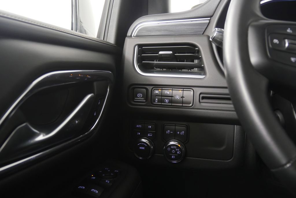 Used 2023 GMC Yukon SLT w/ SLT Premium Package image 18