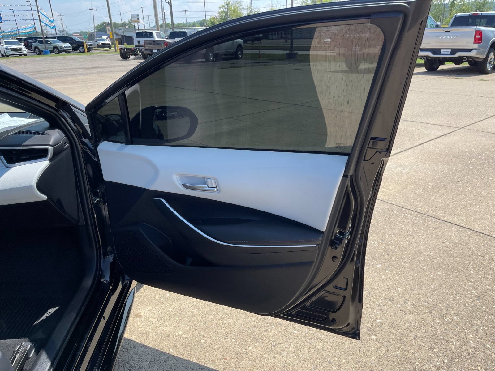 Used 2025 Toyota Corolla FX w/ Convenience Package FWD image 17