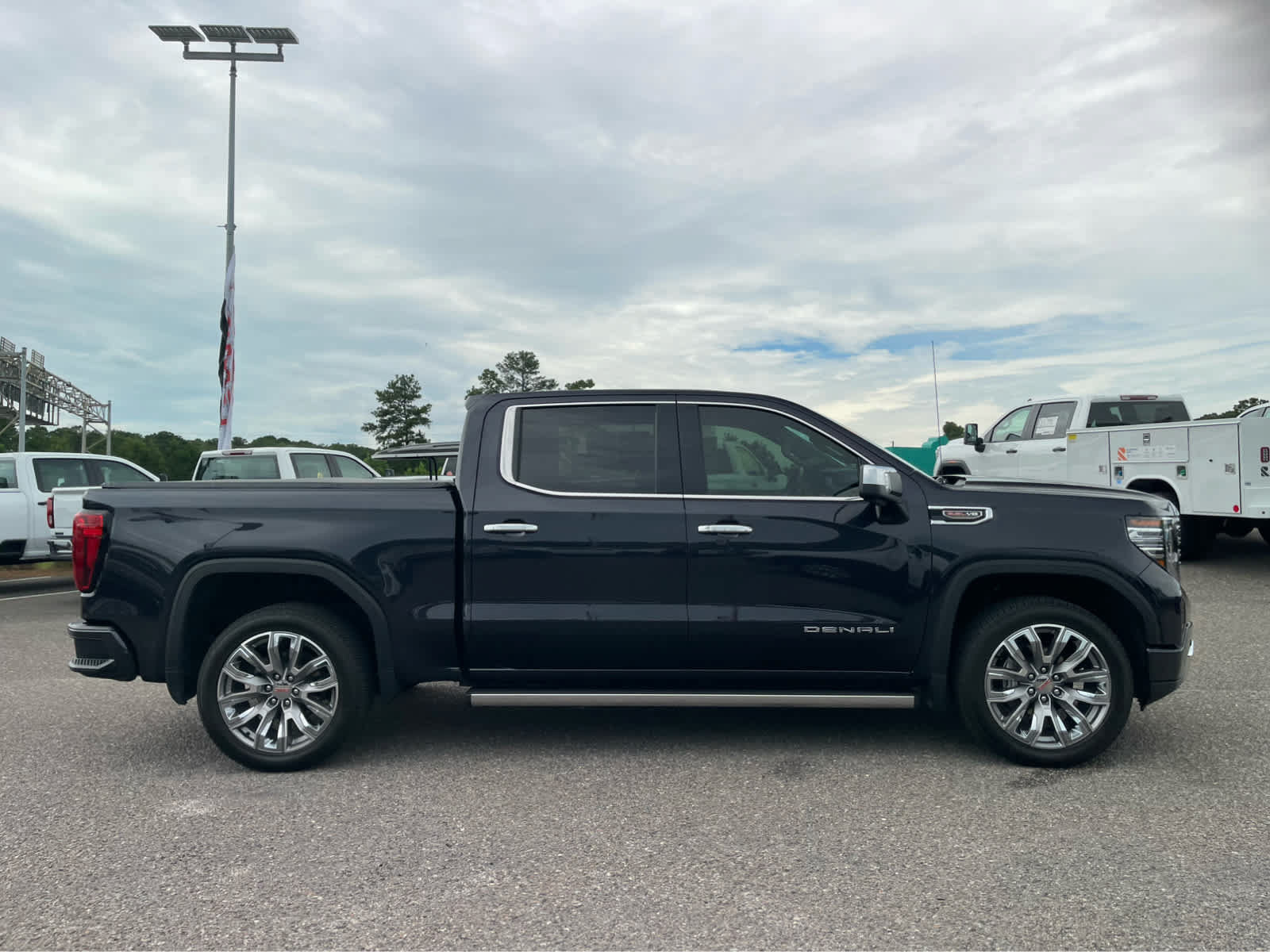 Used 2025 GMC Sierra 1500 Denali w/ Denali Reserve Package AWD/4WD image 6
