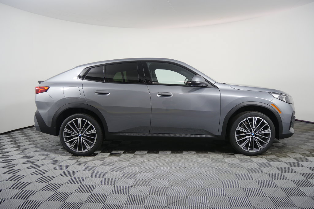 New 2027 BMW X2 xDrive28i AWD/4WD image 3