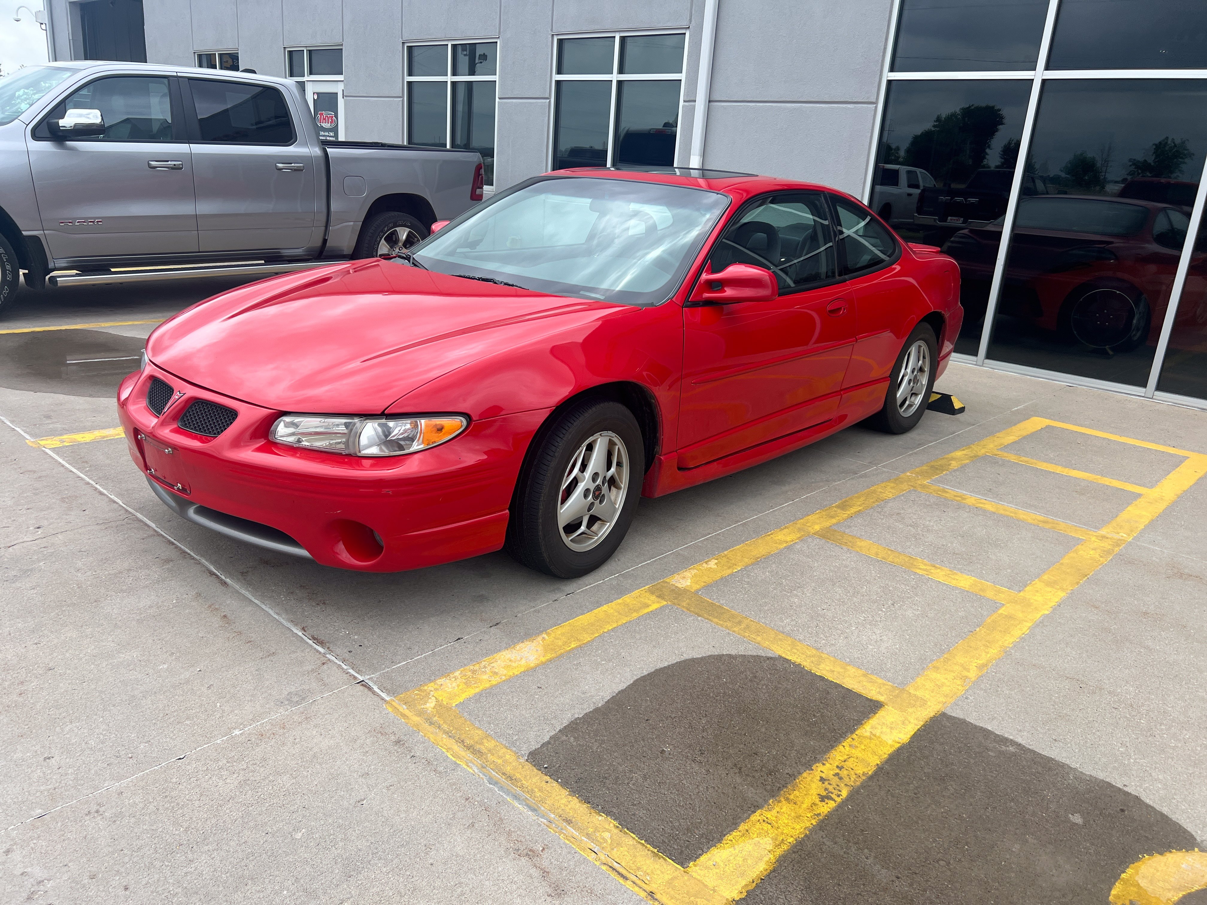 Used 2001 Pontiac Grand Prix GT w/ Opt Pkg 1 FWD image 3