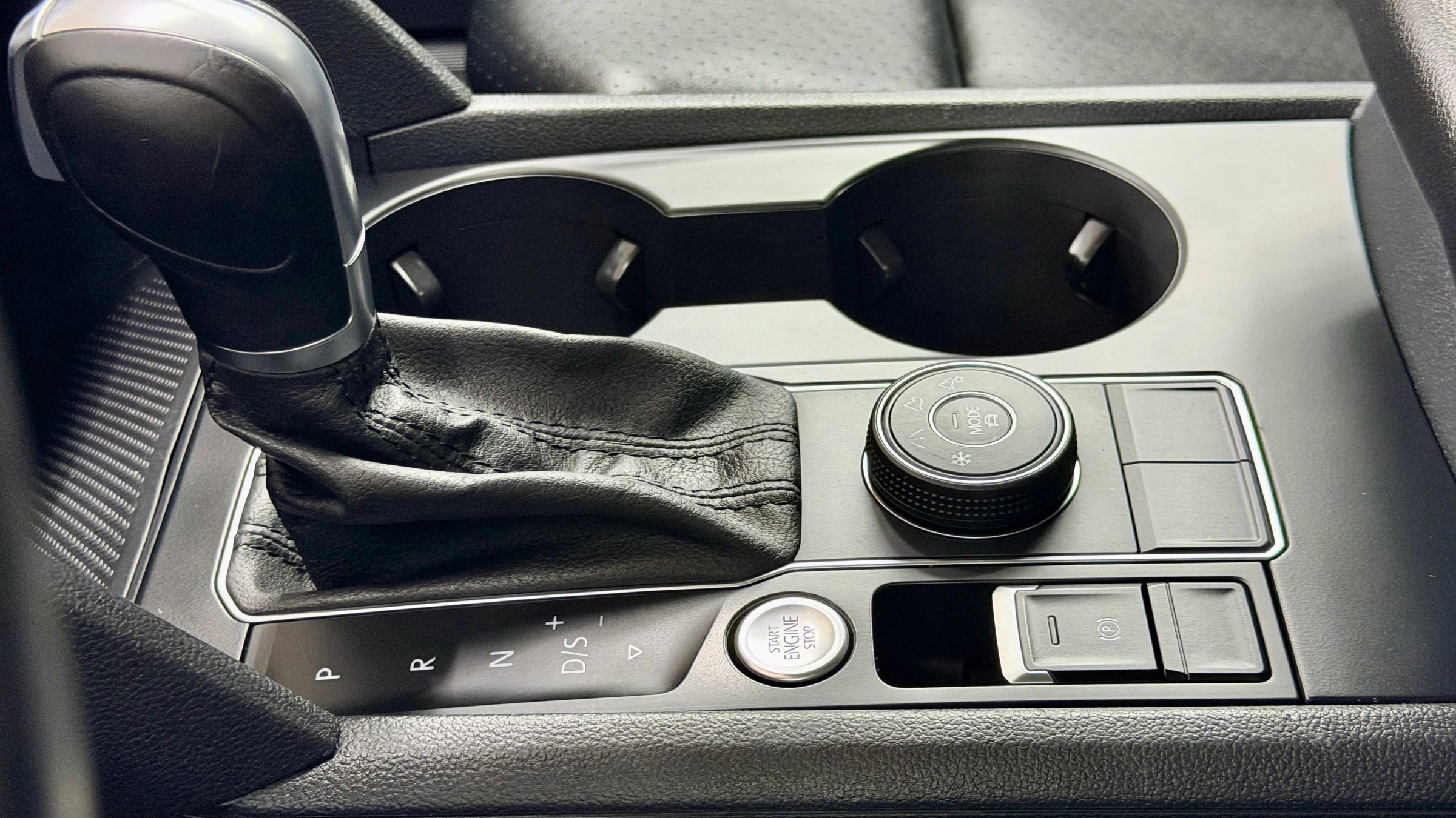 Used 2018 Volkswagen Atlas SE image 25