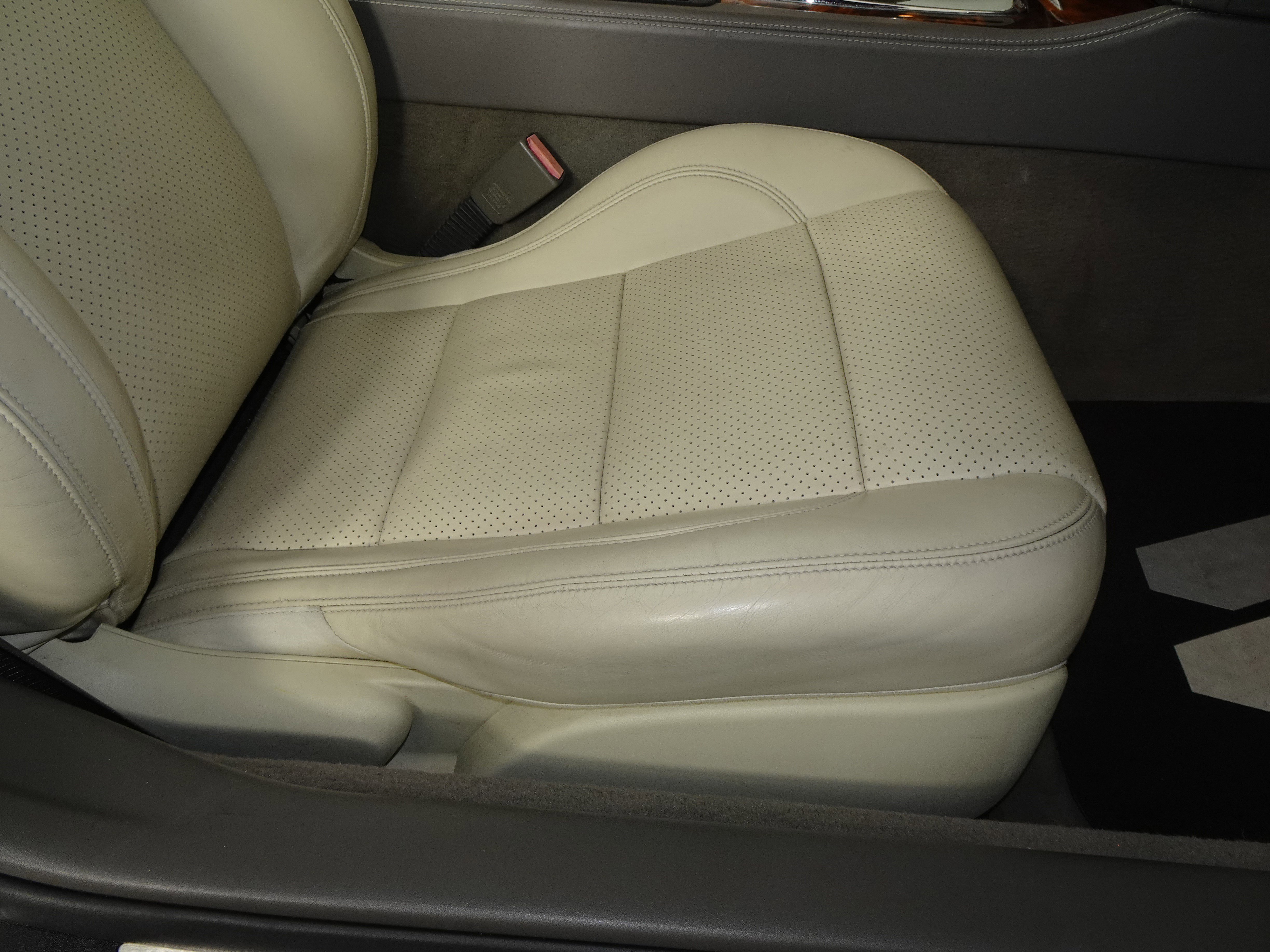 Used 2010 Jaguar XK Convertible image 33