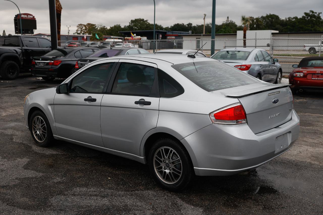Used 2010 Ford Focus SE image 5